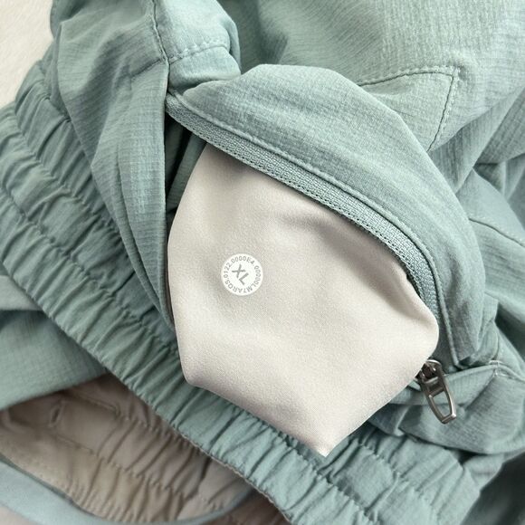 Lululemon Bowline Ripstop Short 8" Silver Blue Size Extra Large Athletic Gym - Picture 9 of 9